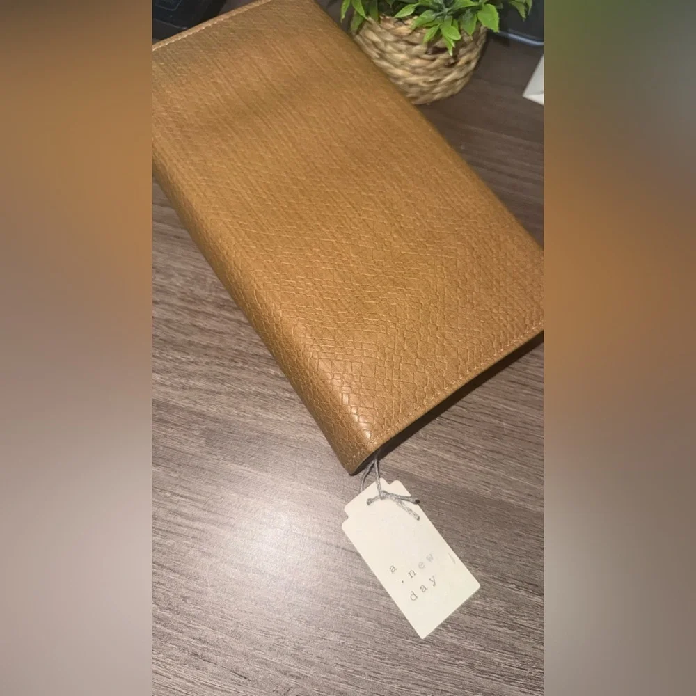 a new day Yellow and Tan Clutch - Picture 6 of 6